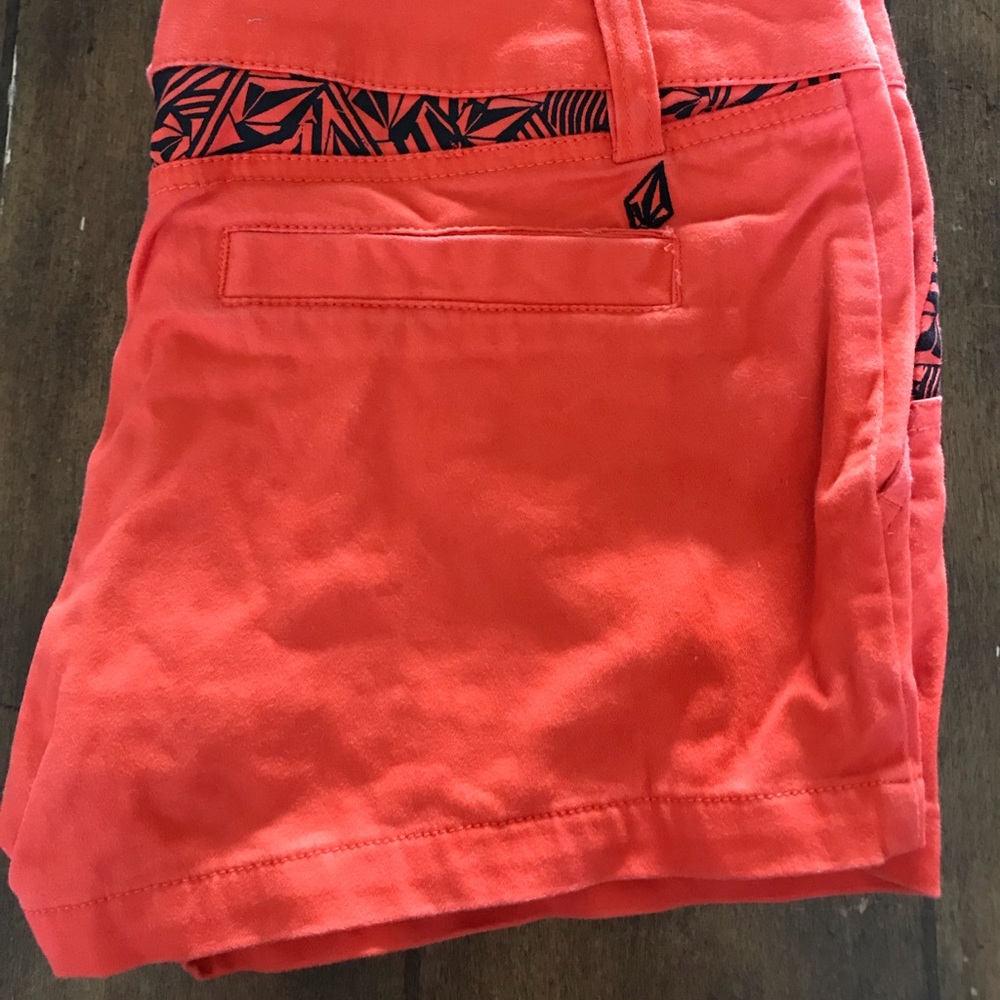 Women’s Volcom Shorts 🧡